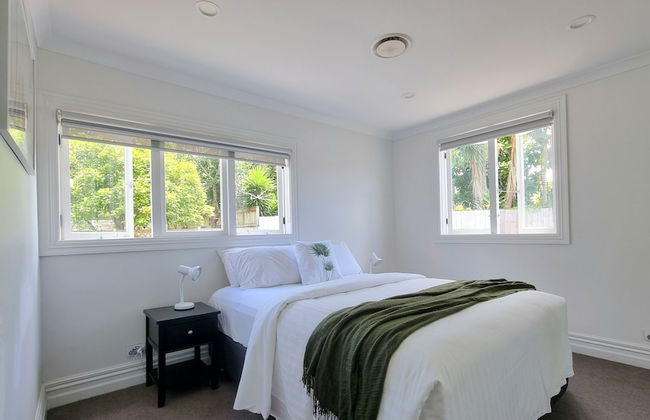 Cheerful 5 - Bedroom Home - Free Parking - Foto 2