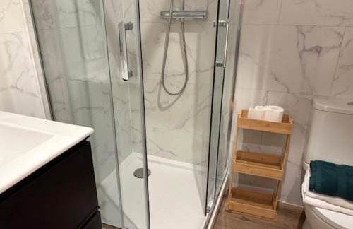 Paris Eiffel Tower et Disney apartments, parkings gratuits et sécurisés, 10 minutes métro to Paris - Foto 47