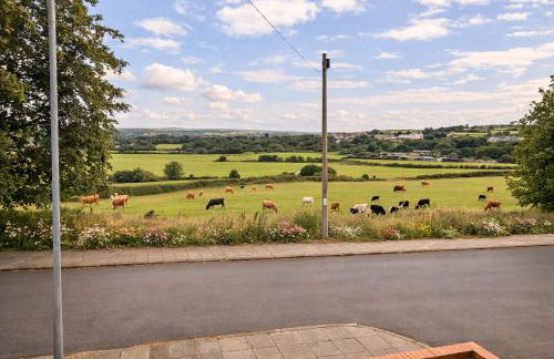 Panoramic Sunset Views - Free Parking & Sleeps 5 - Foto 1