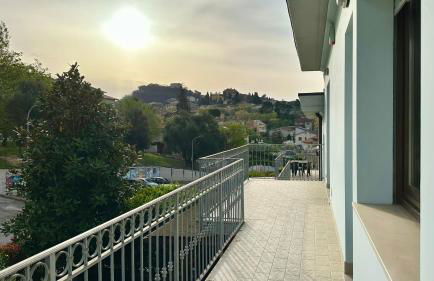 K03 - Castelfidardo, ampio quadrilocale comodo ai servizi - Foto 2