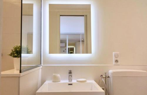 Villa d exception avec terrasse, jacuzzi, vue mer, parking, en plein cœur du village de Eze - Foto 35