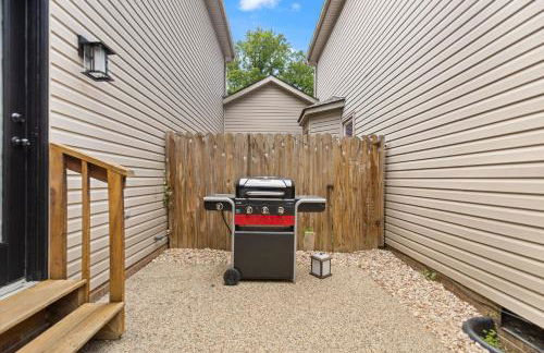 5 Minutes from Hospitals and UK! - Photo 30