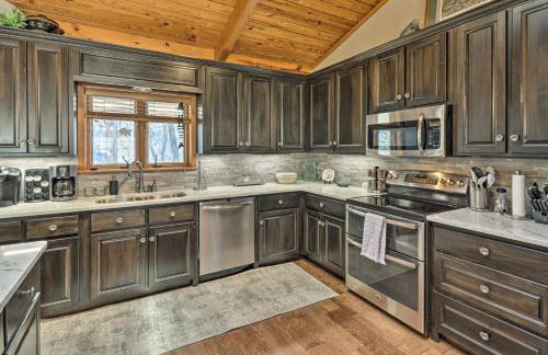 Renovated Riverfront Retreat with Deck and Grill! - Foto 14