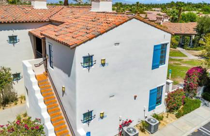 LV009 Private Upstairs Studio w Mountain Views - Photo 13