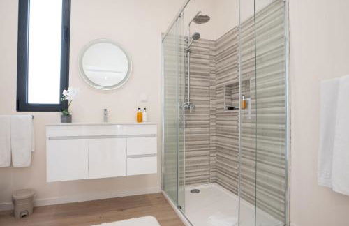 Villa La Perla by LovelyStay - Photo 34