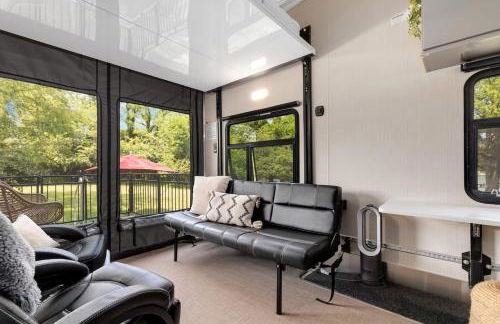 Waterfront Getaway, Dock Your Boat & Play! - Foto 8