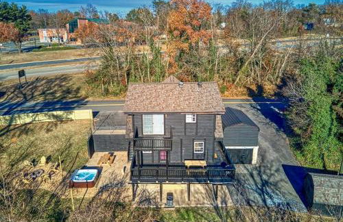 The Black Log Cabin - Hot Tub & Game Room - Foto 1