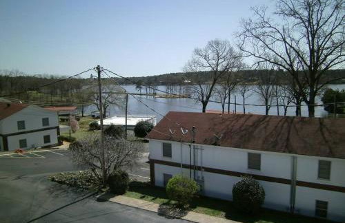 LAKEFRONT 7 MIN to OAKLAWN & 10 MIN to DOWNTOWN STR License #A22-0004 - Foto 42