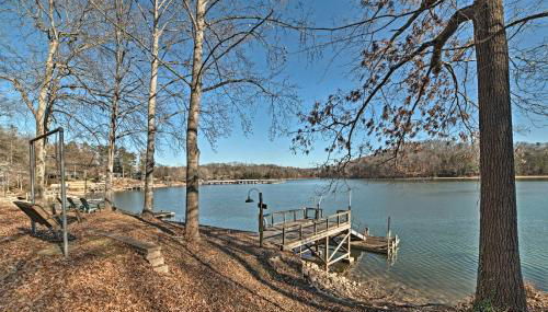 Lakefront Harrison Home with Sunroom, Deck, and Dock! - Foto 1