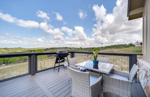 Center Point Countryside Cottage with Deck, Grill! - Photo 18