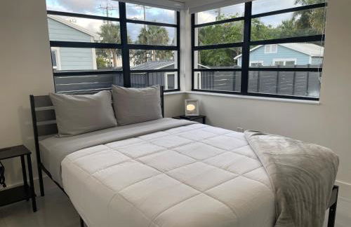 Transit-Friendly Flamingo Park Hideaway - Foto 48