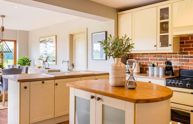 Luxurious 4 Bedroom Vineyard Villa Stanlake Park - Foto 4