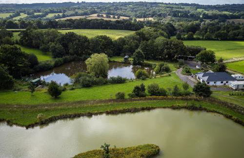 Snug & Secluded Lakeside Shepherds Hut 'Carp' - Foto 4