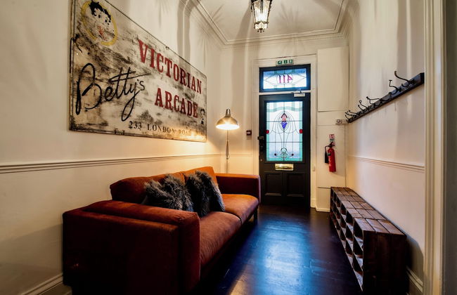 Maya's Glasgow Holiday Homes - Photo 23