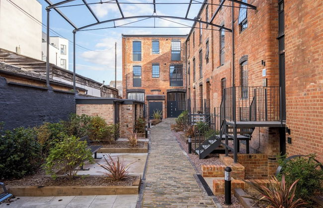 Elliot Oliver - Stylish 2 Bedroom Town Centre Apartment - Photo 18