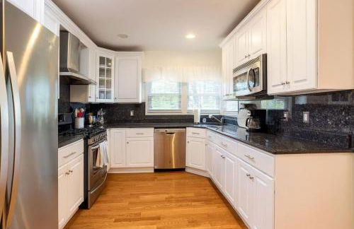 Spacious Oceanview Villa Elegant Coastal Escape, Sleeps 22 - Foto 3