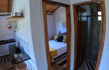 Chalés Vila Carrancas - Ao lado do centro com piscina, cozinha completa e muita tranquilidade - Foto 14