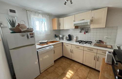 Logement cosy avec piscine ,parking et jardin - Photo 32