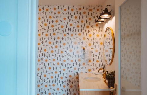 Romantic Desert Escape - Stargazing Dome, Hot Tub, Fire Pit, Hammocks, Cowboy Pool - Foto 48