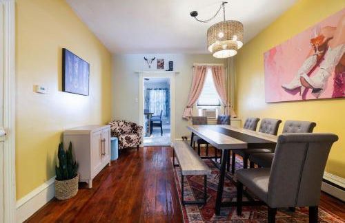 Spacious Broadway Home Downtown Western Modern Charm with parking - Photo 10