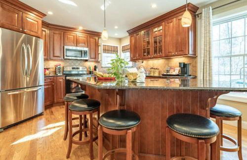 Luxury 4 bedroom house in Pocono Mountains with Hottub in Golf Course Near Lake - Foto 3