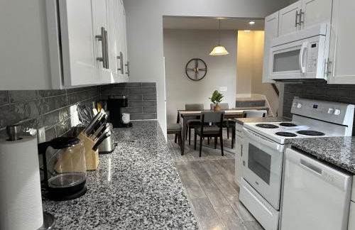 Charming 2BR Near Downtown & Attractions - Foto 10