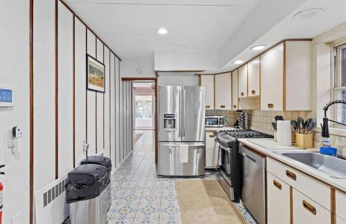 1 Block to Beach - 8BR 5BA Modern Historic Home - Foto 11