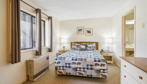 Cedarbrook Two Queen Bed Standard Hotel Room with outdoor heated pool 102 - Foto 2