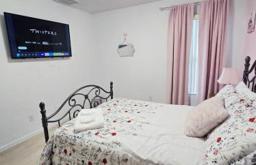 Orlando Disney 5BR Vacation Home, 2 Suites, Private Pool & Spa - Foto 39