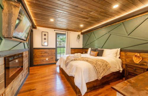 Mountain High Cabin with hot tub fire pit & indoor pool - Foto 11