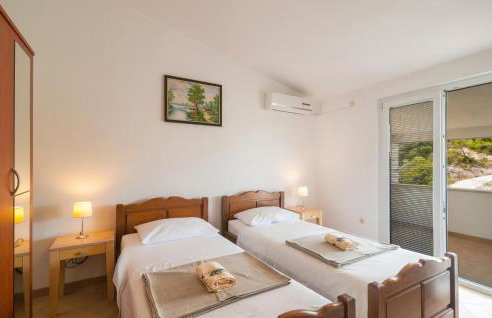 Gorgeous Apartment In Supetar-Splitska - Photo 16