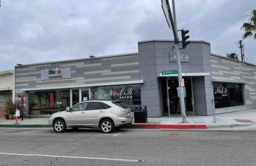 Adorable 2BR-2BA House with EV & Free Parking and Family Friendly in Los Angeles - Photo 70