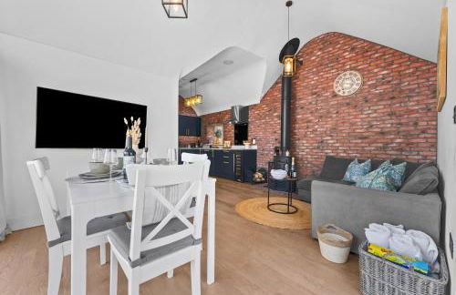 The Oak Sty - 2 Bed Countryside Cottage Escape in Durley with Hot Tub, Unique rural retreat, Private Parking, Sleeps 4 & Pet friendly - By Blue Puffin Stays - Photo 21