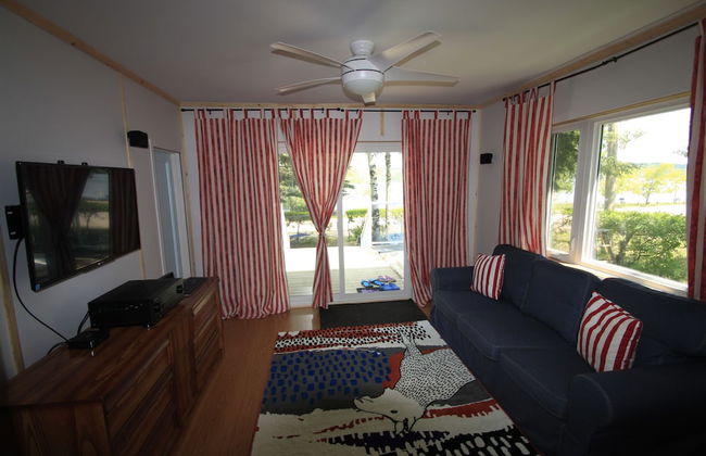 Lakefront Cottage in Manitou Beach - Photo 18