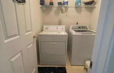 Charming Entire 3 Bedrooms House with AC and Wifi - Foto 4