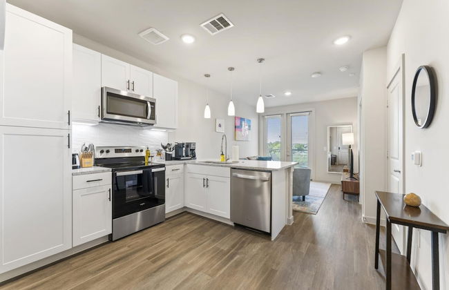 Prime Soco Airy 1BR King Suite w Pool Parking - Foto 3