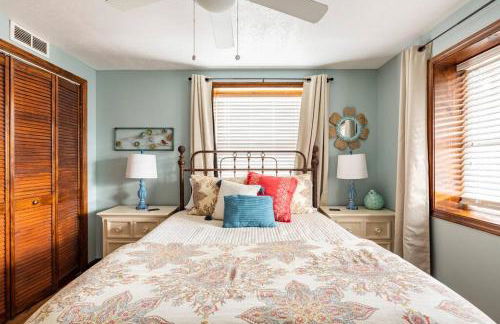 Red Rooster Family Cabin w/Hot Tub+Fire Pit+View - Foto 26