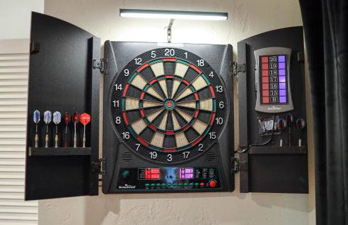 Game Night Downtown - BSU - Slots - Over 100 Games - Foto 78