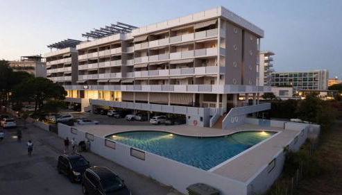 Modern Apartment With Seaview Large Balcony - Photo 2