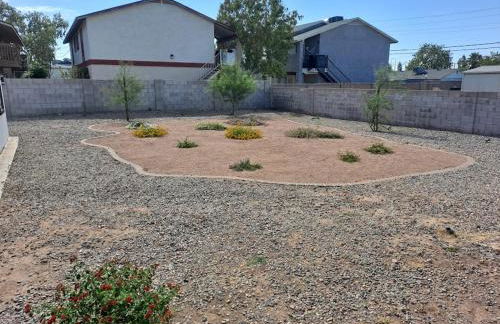 3 Bedroom, 2 Bath Whole House, ASU, Tempe, Scottsdale on Light Rail - Photo 32