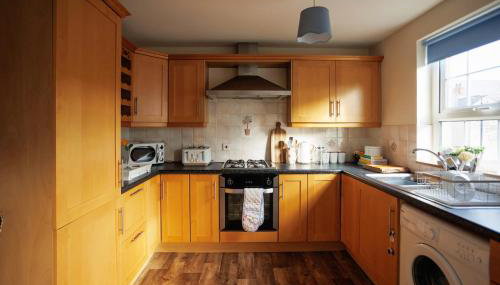 Saintfield Centre - Sleeps 8 - Garage & patio - Foto 4