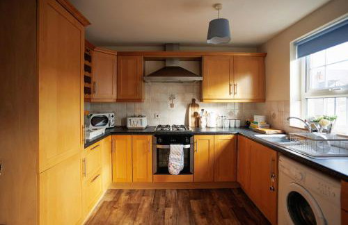 Saintfield Centre - Sleeps 8 - Garage & patio - Foto 4