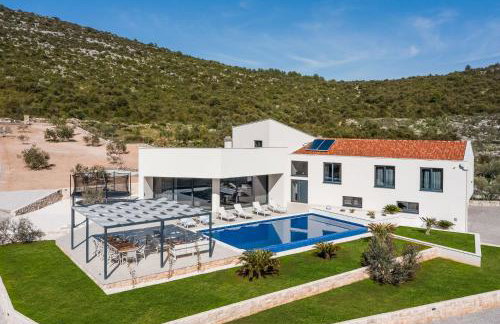 Luxury Villa Dolac near Split, airport, complete privacy, infinity heated pool - Photo 6