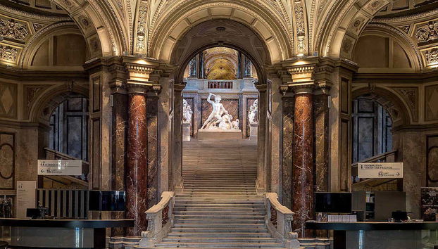 Arcos do interior do museu