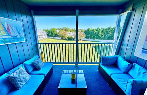 Stylish 2BR Condo Near Beach, Large Pool & Patio, Pet Friendly - Foto 45