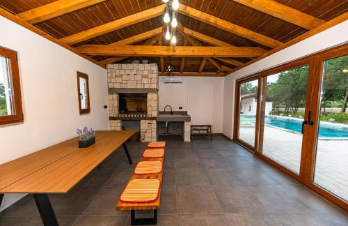 Villa Pietro with a heated Saltwater pool - Photo 33