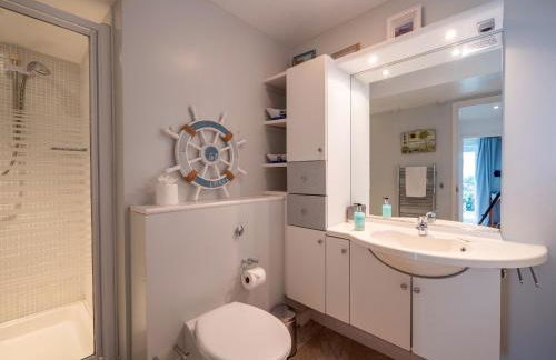 Spacious Coastal Retreat with Sea Views - Foto 53