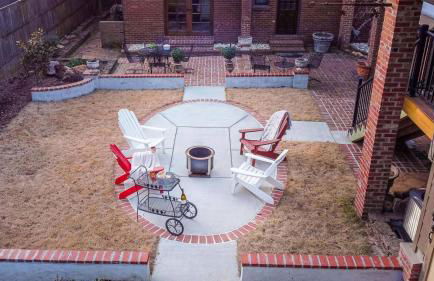 Historic Tudor Home, Heated Pool - Photo 18