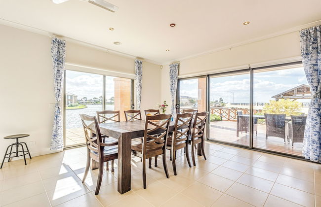 StayAU 5BR Lakefront Escape Point Cook - Foto 77