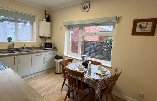 Large Ground floor apartment in the heart of Church Stretton with free parking - Foto 3
